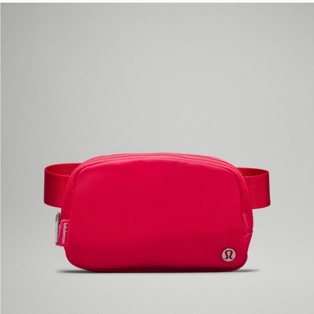 🆕️ LULULEMON EVERYWHERE BELT BAG  - LIP GLOSS (NEW COLOR) 💕